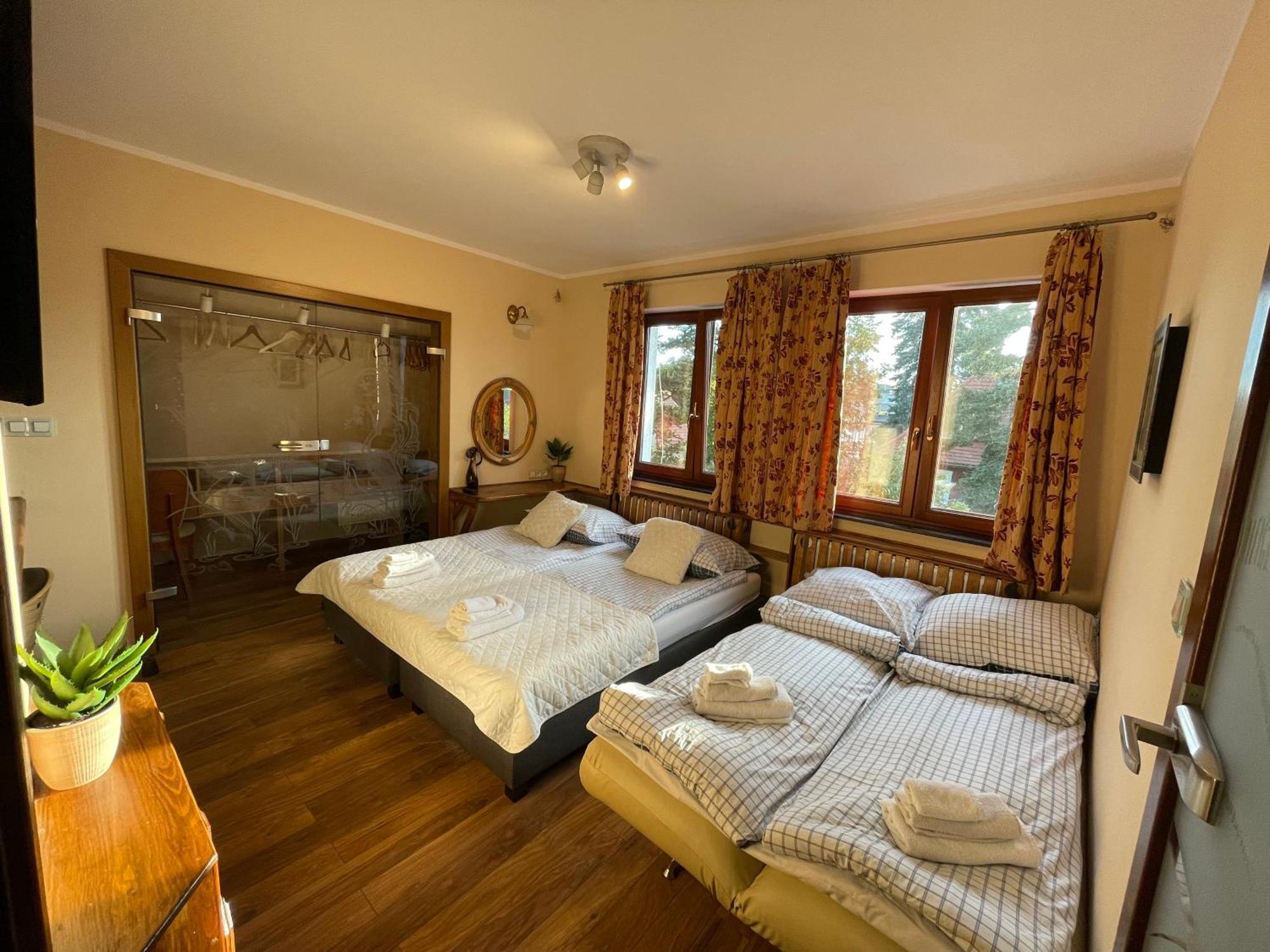 Dworek Oliwski Bed & Breakfast 3*