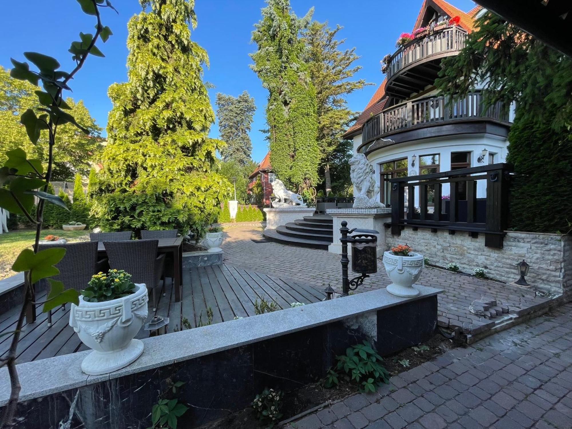 Dworek Oliwski 3*