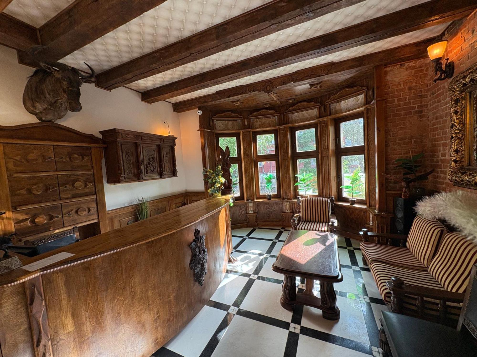 Dworek Oliwski Bed & Breakfast